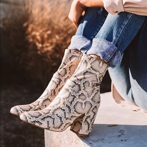Steve Madden Snake print booties - size 7.5 - NWOT